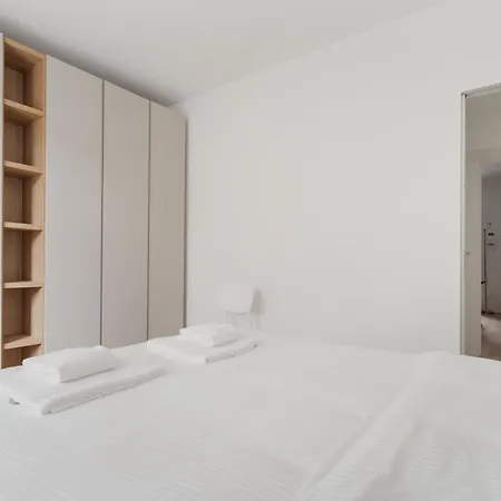 Guesthost - Cozy Balcony Porta Romana アパート *