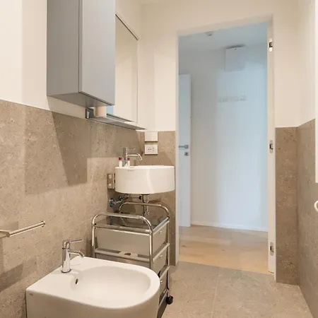 Guesthost - Cozy Balcony Porta Romana