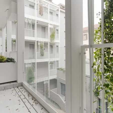 Guesthost - Cozy Balcony Porta Romana ミラノ